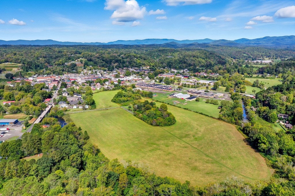 Ellijay, Georgia, 30540, United States, 4 Bedrooms Bedrooms, ,4 BathroomsBathrooms,Residential,Active,1954327