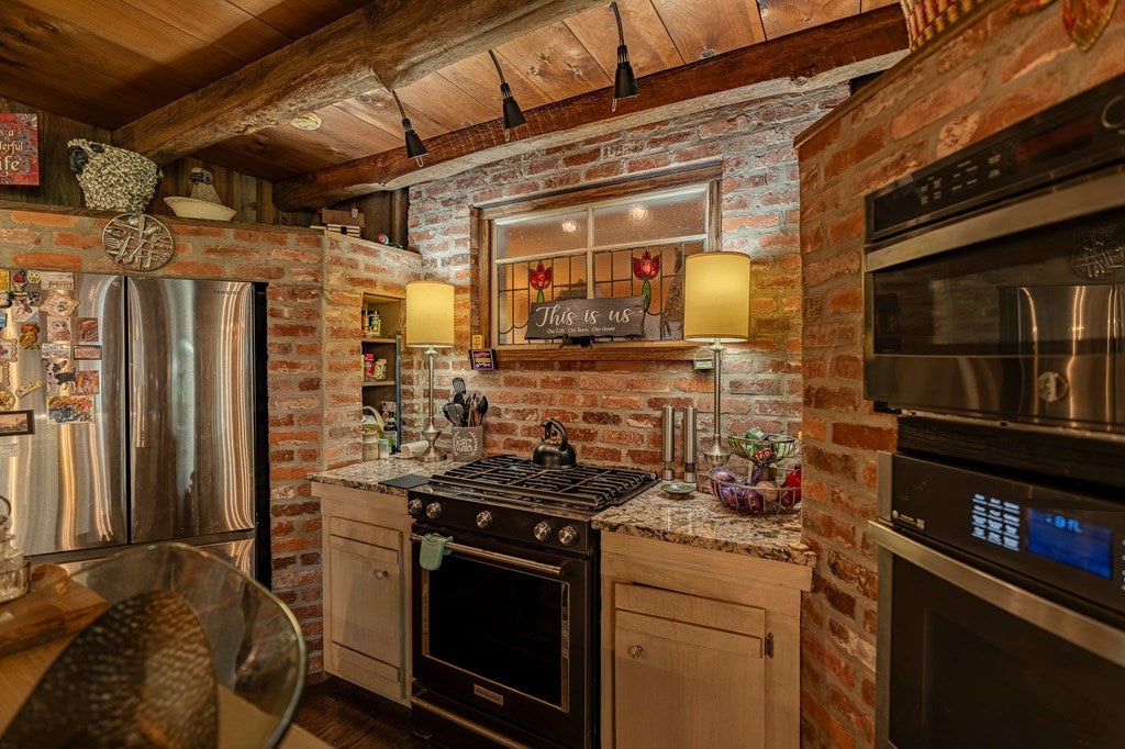 Blairsville, Georgia, 30512, United States, 5 Bedrooms Bedrooms, ,6 BathroomsBathrooms,Residential,Active,1944103