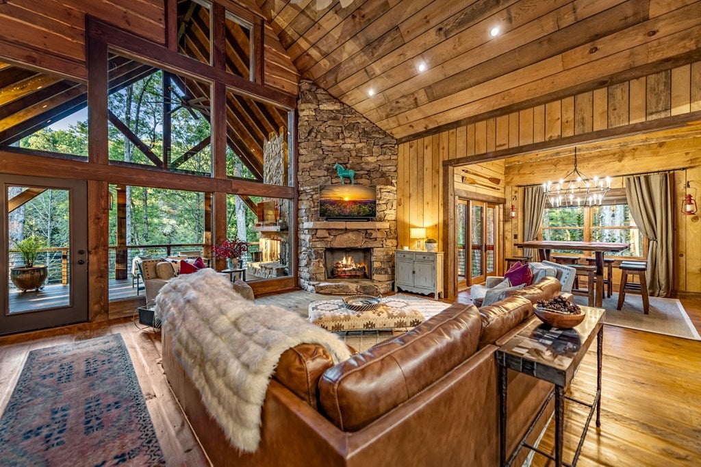 Blue Ridge, Georgia, 30513, United States, 3 Bedrooms Bedrooms, ,5 BathroomsBathrooms,Residential,Active,1973531