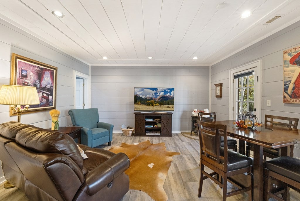 Blue Ridge, Georgia, 30513, United States, 4 Bedrooms Bedrooms, ,4 BathroomsBathrooms,Residential,Active,1990018