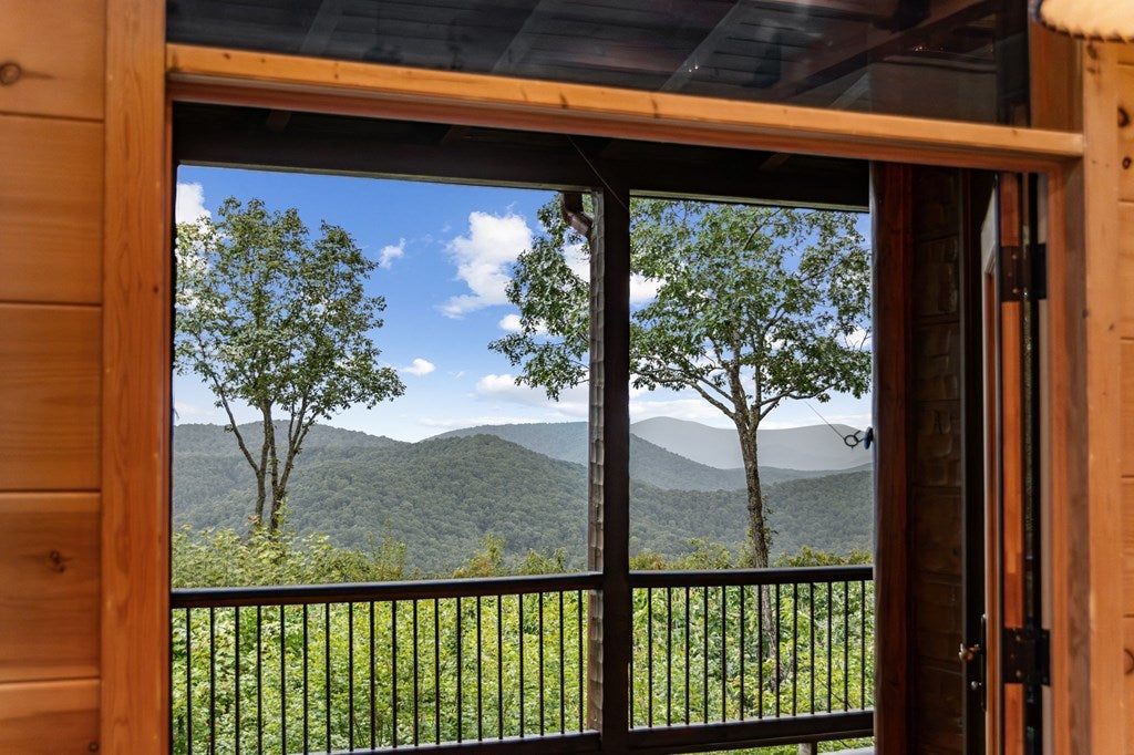 Morganton, Georgia, 30560, United States, 4 Bedrooms Bedrooms, ,5 BathroomsBathrooms,Residential,Active,1952626