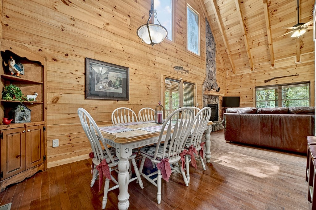 Ellijay, Georgia, 30536, United States, 2 Bedrooms Bedrooms, ,2 BathroomsBathrooms,Residential,Active,1946315