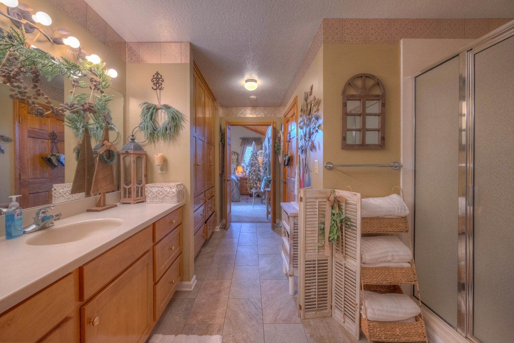 Hiawassee, Georgia, 30546, United States, 3 Bedrooms Bedrooms, ,2 BathroomsBathrooms,Residential,Active,2007353