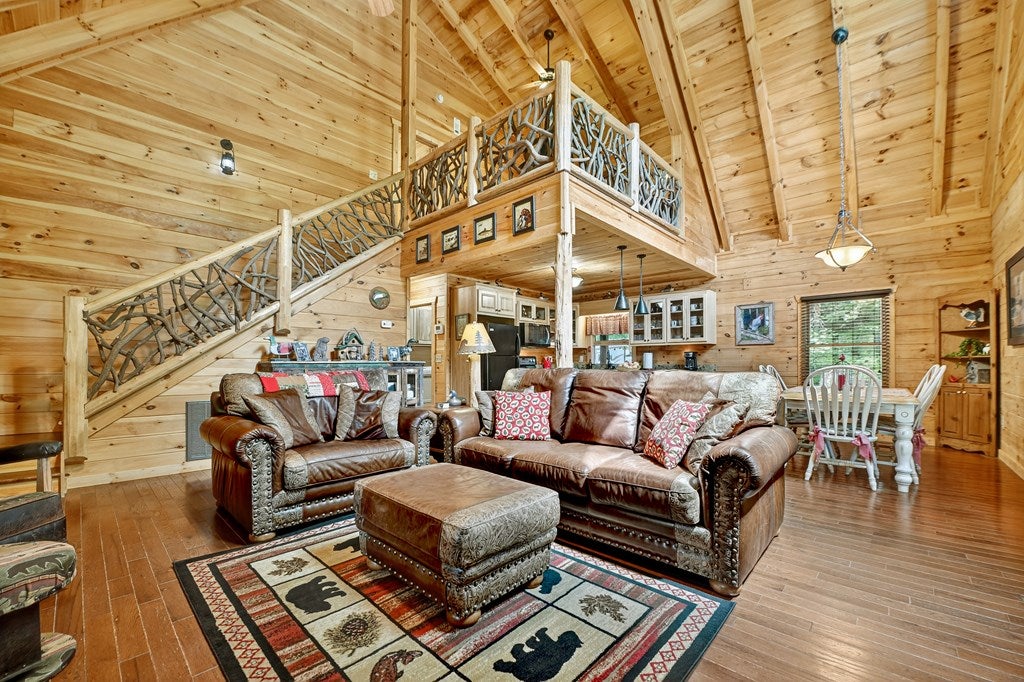Ellijay, Georgia, 30536, United States, 2 Bedrooms Bedrooms, ,2 BathroomsBathrooms,Residential,Active,1946315