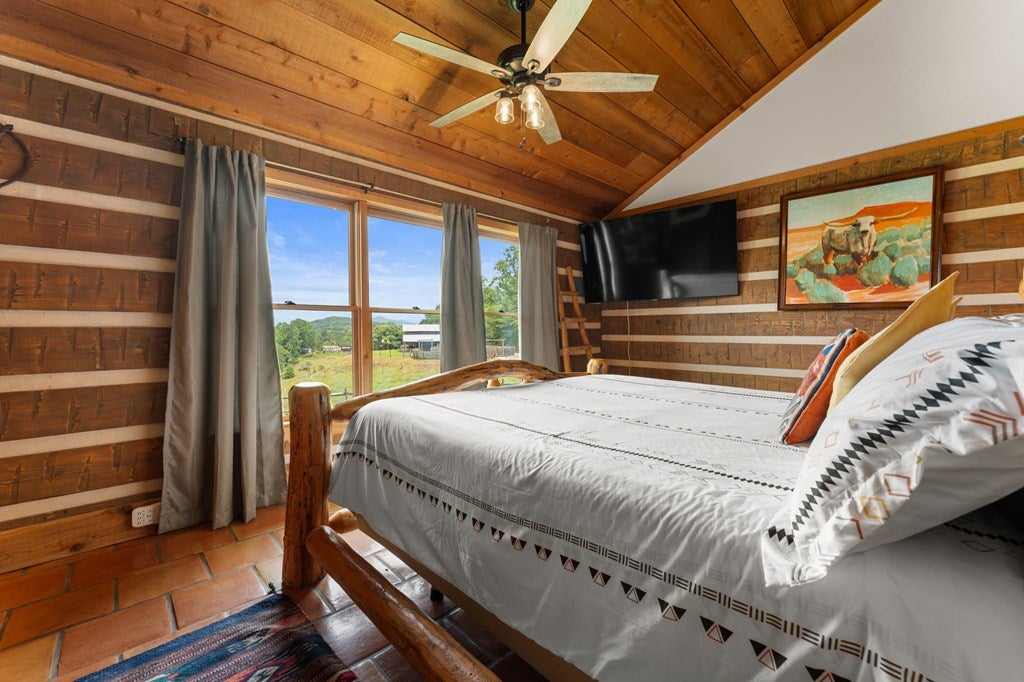Warne, North Carolina, 28909, United States, 3 Bedrooms Bedrooms, ,3 BathroomsBathrooms,Residential,Active,1859363