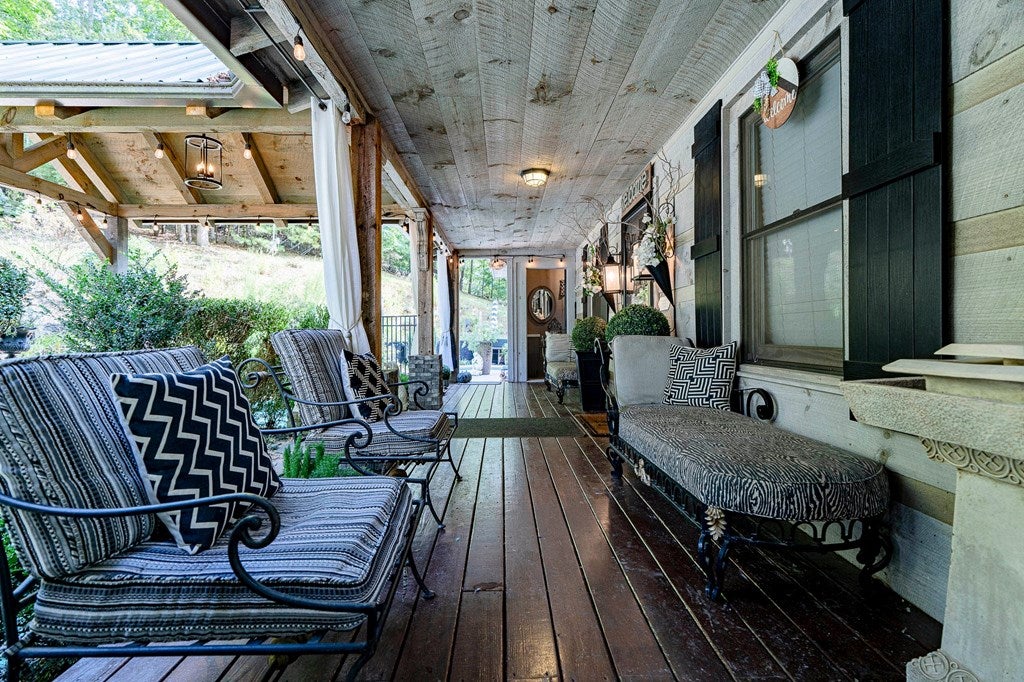 Blairsville, Georgia, 30512, United States, 5 Bedrooms Bedrooms, ,6 BathroomsBathrooms,Residential,Active,1944103