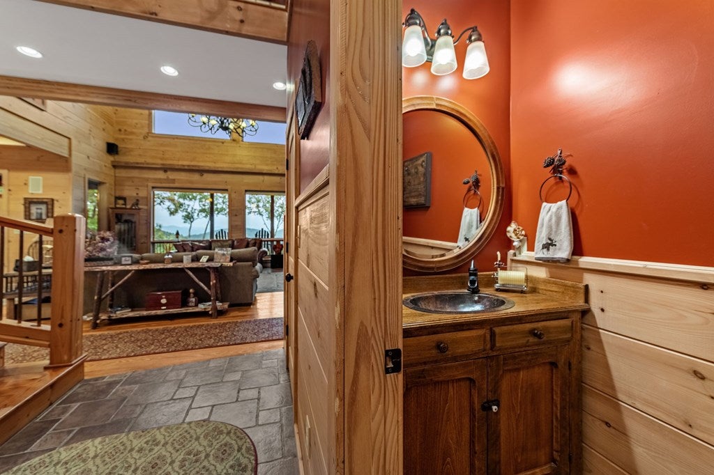 Morganton, Georgia, 30560, United States, 4 Bedrooms Bedrooms, ,5 BathroomsBathrooms,Residential,Active,1952626