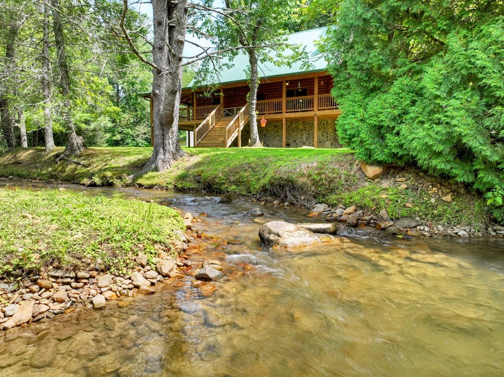 Ellijay, Georgia, 30536, United States, 2 Bedrooms Bedrooms, ,2 BathroomsBathrooms,Residential,Active,1946315