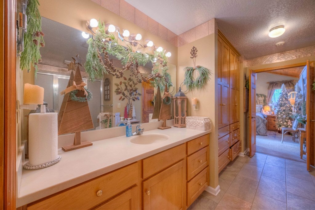 Hiawassee, Georgia, 30546, United States, 3 Bedrooms Bedrooms, ,2 BathroomsBathrooms,Residential,Active,2007353