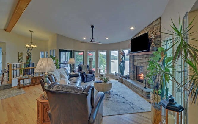 Hiawassee, Georgia, 30546, United States, 4 Bedrooms Bedrooms, ,3 BathroomsBathrooms,Residential,Active,1863263