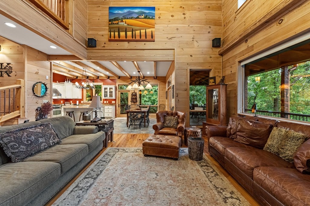 Morganton, Georgia, 30560, United States, 4 Bedrooms Bedrooms, ,5 BathroomsBathrooms,Residential,Active,1952626