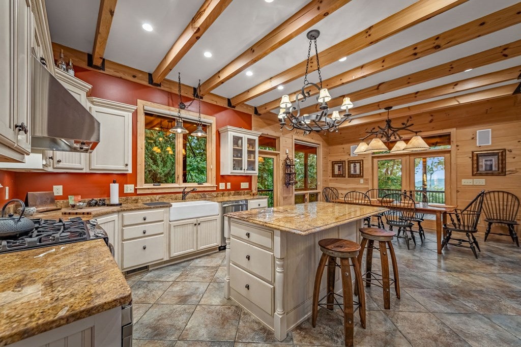 Morganton, Georgia, 30560, United States, 4 Bedrooms Bedrooms, ,5 BathroomsBathrooms,Residential,Active,1952626