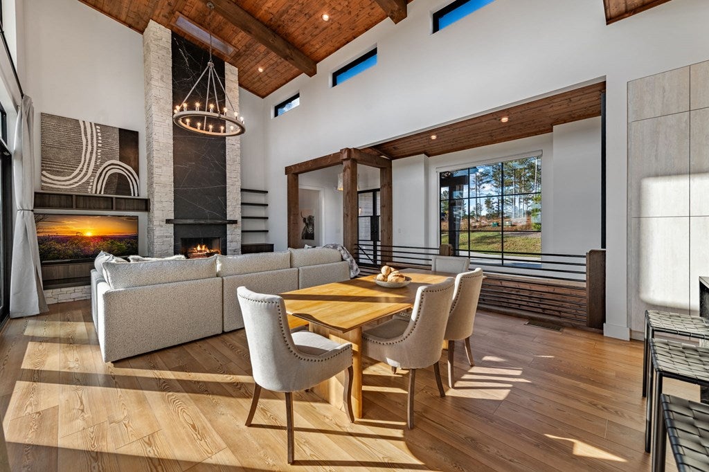 Ellijay, Georgia, 30540, United States, 4 Bedrooms Bedrooms, ,3 BathroomsBathrooms,Residential,Active,1985878