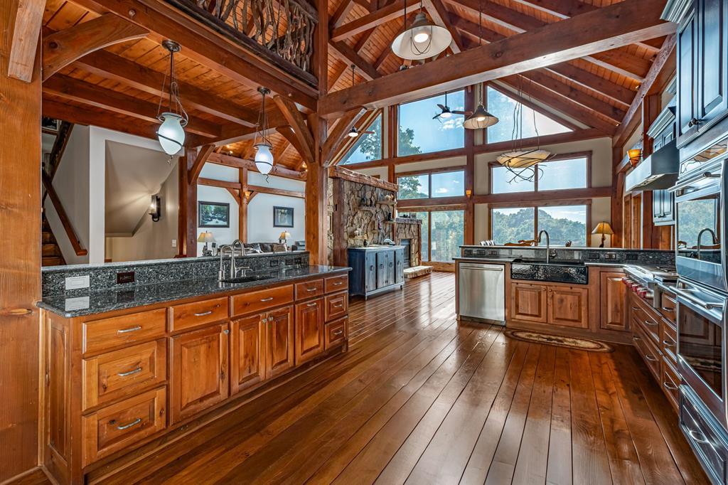 Ellijay, Georgia, 30536, United States, 5 Bedrooms Bedrooms, ,5 BathroomsBathrooms,Residential,Active,1973280