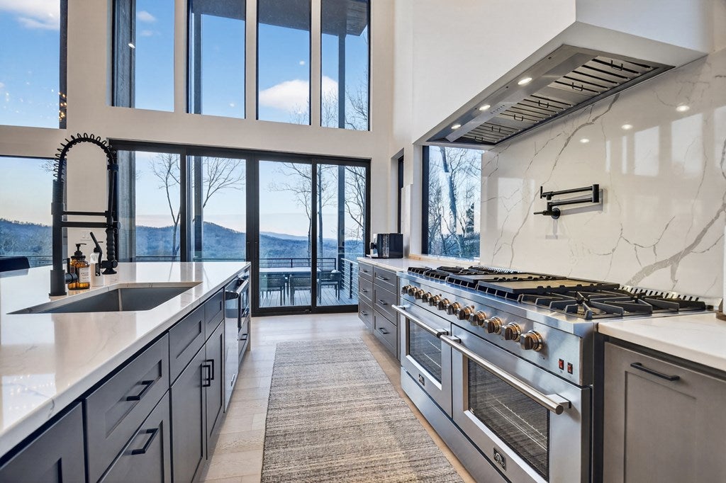 Blue Ridge, Georgia, 30513, United States, 5 Bedrooms Bedrooms, ,6 BathroomsBathrooms,Residential,Active,2017447