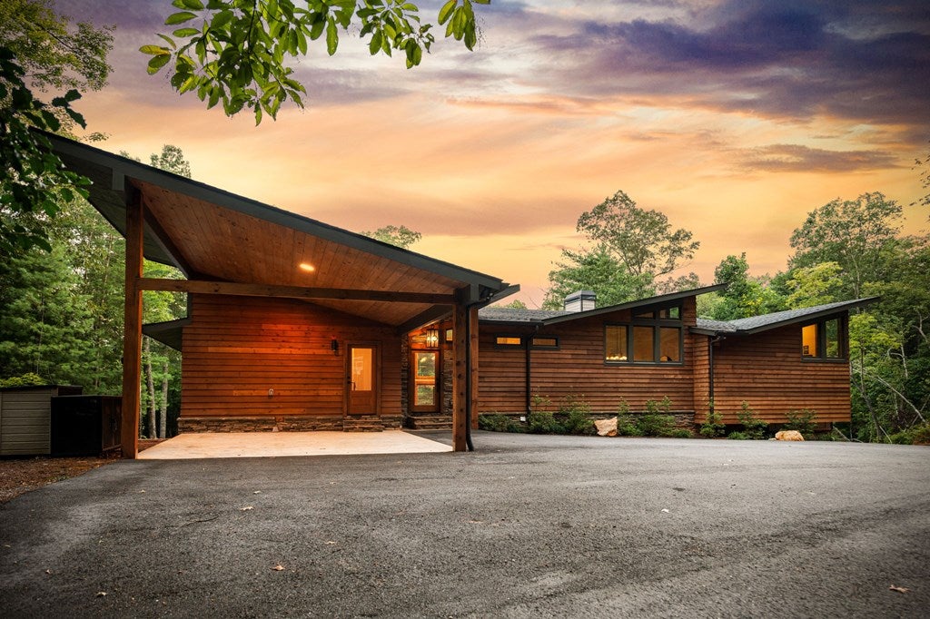 Ellijay, Georgia, 30540, United States, 5 Bedrooms Bedrooms, ,6 BathroomsBathrooms,Residential,Active,1914794