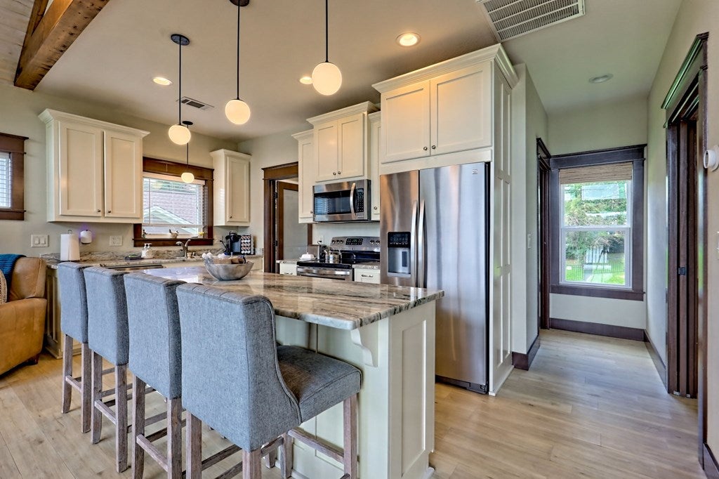 Hiawassee, Georgia, 30546, United States, 2 Bedrooms Bedrooms, ,3 BathroomsBathrooms,Residential,Active,1914805