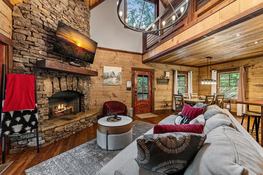 Blue Ridge, Georgia, 30513, United States, 3 Bedrooms Bedrooms, ,3 BathroomsBathrooms,Residential,Active,1849502