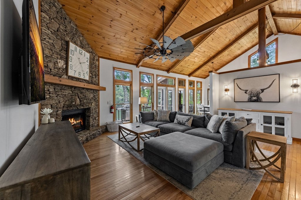 Morganton, Georgia, 30560, United States, 4 Bedrooms Bedrooms, ,3 BathroomsBathrooms,Residential,Pending,1858671