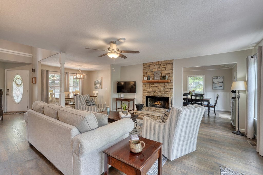 Blairsville, Georgia, 30512, United States, 4 Bedrooms Bedrooms, ,4 BathroomsBathrooms,Residential,Active,1920254