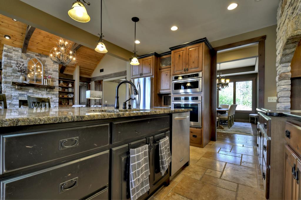 Ellijay, Georgia, 30536, United States, 5 Bedrooms Bedrooms, ,6 BathroomsBathrooms,Residential,Active,1953362