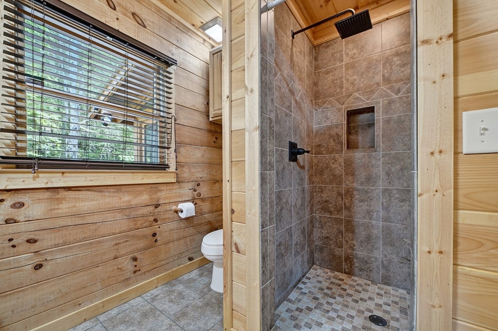 Ellijay, Georgia, 30536, United States, 2 Bedrooms Bedrooms, ,2 BathroomsBathrooms,Residential,Active,1946315