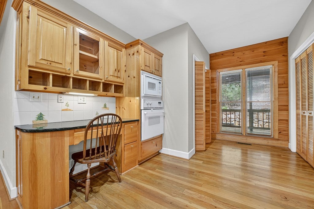 Ellijay, Georgia, 30536, United States, 3 Bedrooms Bedrooms, ,5 BathroomsBathrooms,Residential,Active,1926905