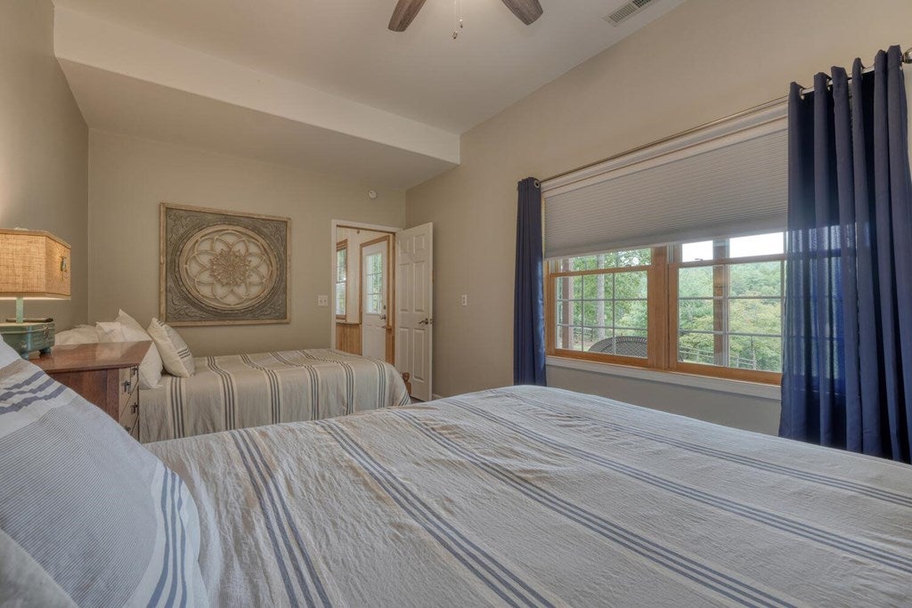 Blairsville, Georgia, 30512, United States, 4 Bedrooms Bedrooms, ,4 BathroomsBathrooms,Residential,Active,1920254