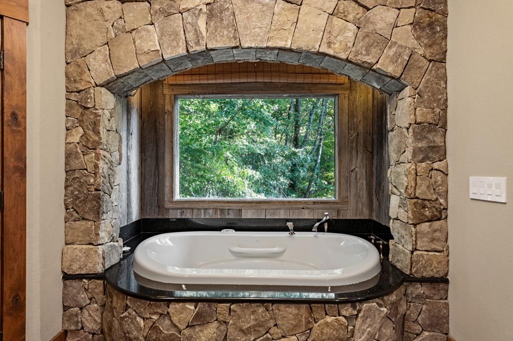 Ellijay, Georgia, 30536, United States, 5 Bedrooms Bedrooms, ,5 BathroomsBathrooms,Residential,Active,1973280