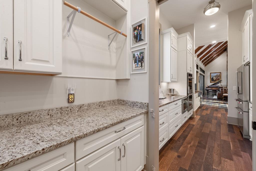 Ellijay, Georgia, 30536, United States, 3 Bedrooms Bedrooms, ,4 BathroomsBathrooms,Residential,Active,1968120