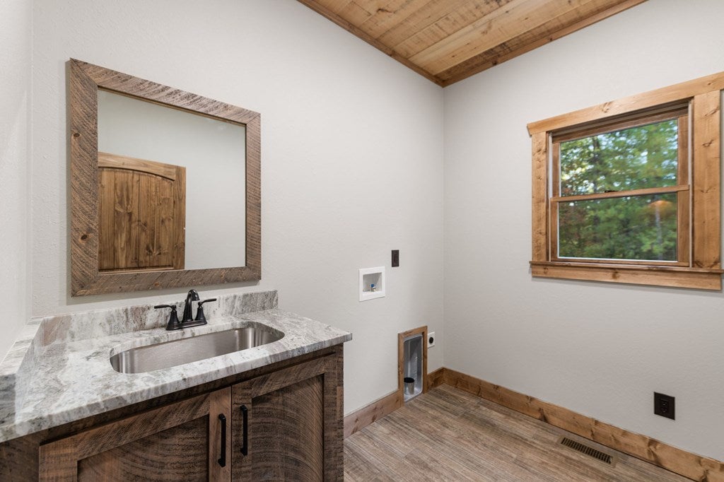 Blue Ridge, Georgia, 30513, United States, 4 Bedrooms Bedrooms, ,4 BathroomsBathrooms,Residential,Active,1941116