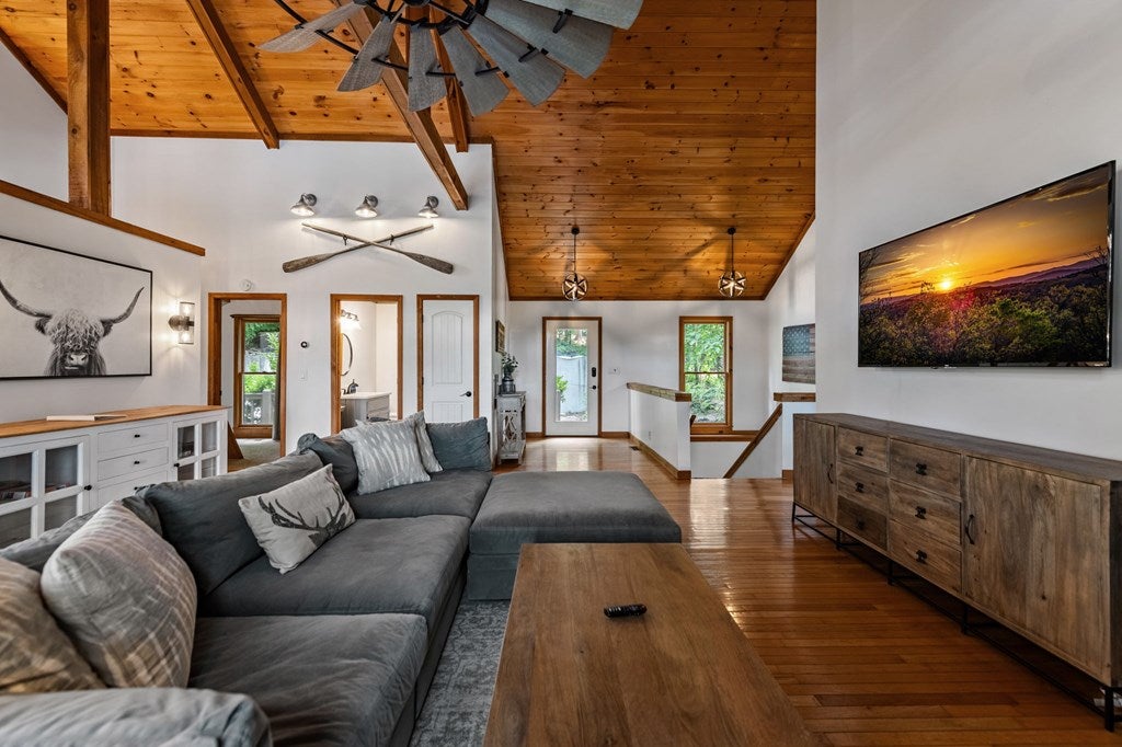 Morganton, Georgia, 30560, United States, 4 Bedrooms Bedrooms, ,3 BathroomsBathrooms,Residential,Pending,1858671