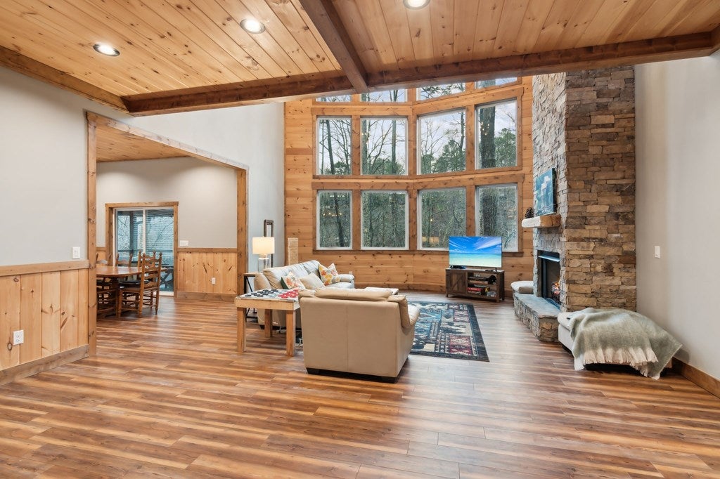 Ellijay, Georgia, 30540, United States, 4 Bedrooms Bedrooms, ,4 BathroomsBathrooms,Residential,Active,1711794