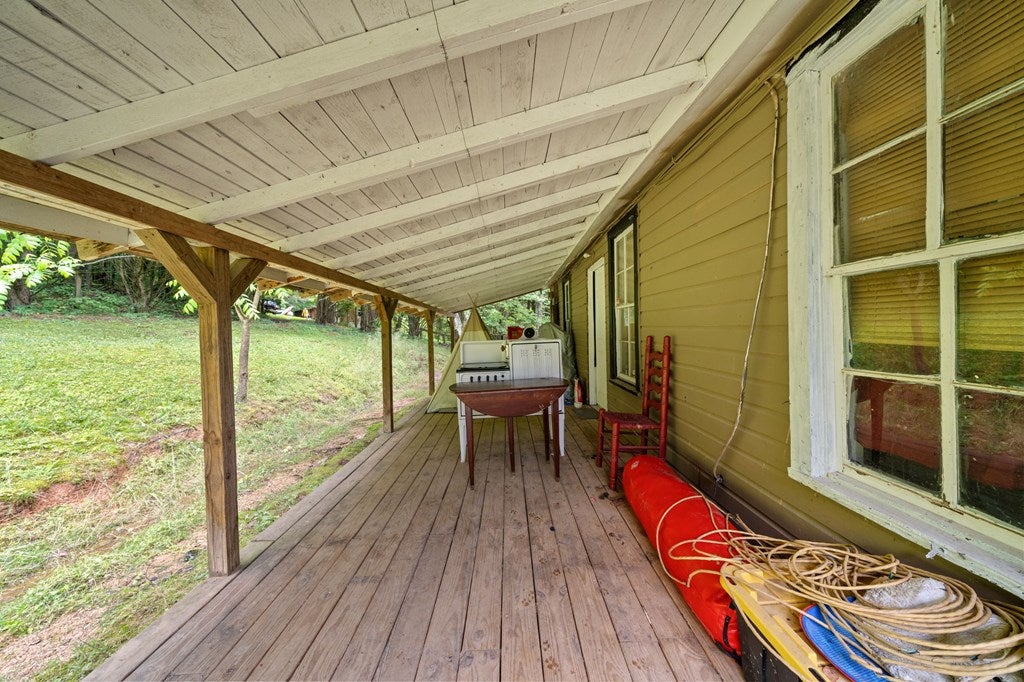 Ellijay, Georgia, 30536, United States, 3 Bedrooms Bedrooms, ,3 BathroomsBathrooms,Residential,Active,1953369