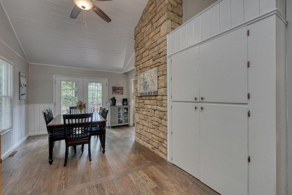 Blairsville, Georgia, 30512, United States, 4 Bedrooms Bedrooms, ,4 BathroomsBathrooms,Residential,Active,1920254