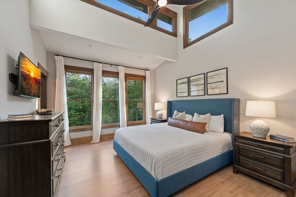 Ellijay, Georgia, 30540, United States, 5 Bedrooms Bedrooms, ,6 BathroomsBathrooms,Residential,Active,1914794