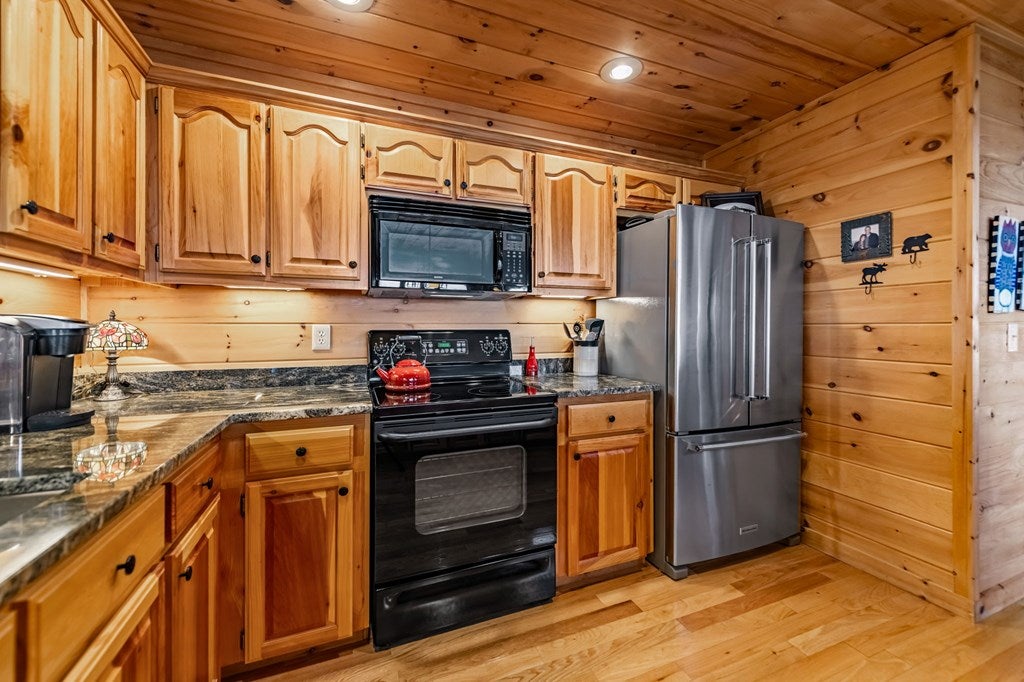 Mineral Bluff, Georgia, 30559, United States, 4 Bedrooms Bedrooms, ,4 BathroomsBathrooms,Residential,Active,1929467