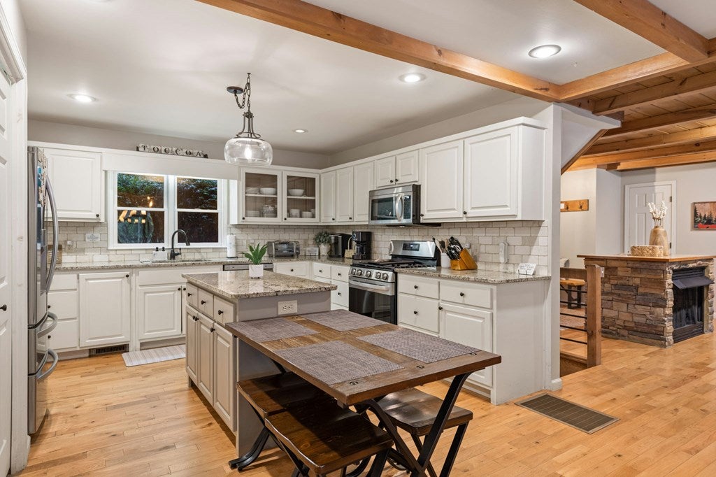 Blue Ridge, Georgia, 30513, United States, 4 Bedrooms Bedrooms, ,3 BathroomsBathrooms,Residential,Active,1945235