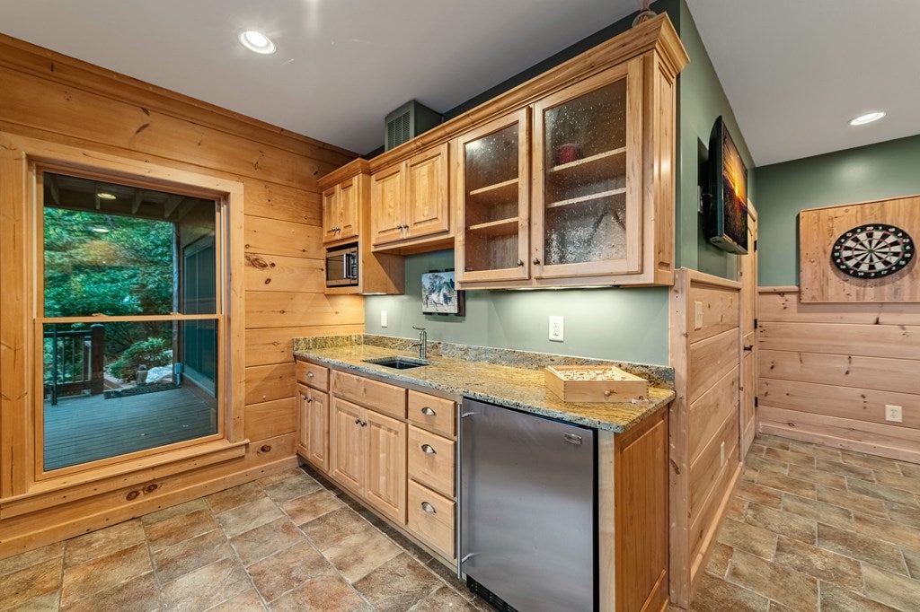 Morganton, Georgia, 30560, United States, 4 Bedrooms Bedrooms, ,5 BathroomsBathrooms,Residential,Active,1952626