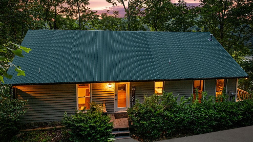 Morganton, Georgia, 30560, United States, 4 Bedrooms Bedrooms, ,3 BathroomsBathrooms,Residential,Pending,1858671