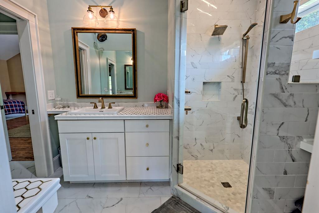 Franklin, North Carolina, 28734, United States, 3 Bedrooms Bedrooms, ,4 BathroomsBathrooms,Residential,Active,1945078