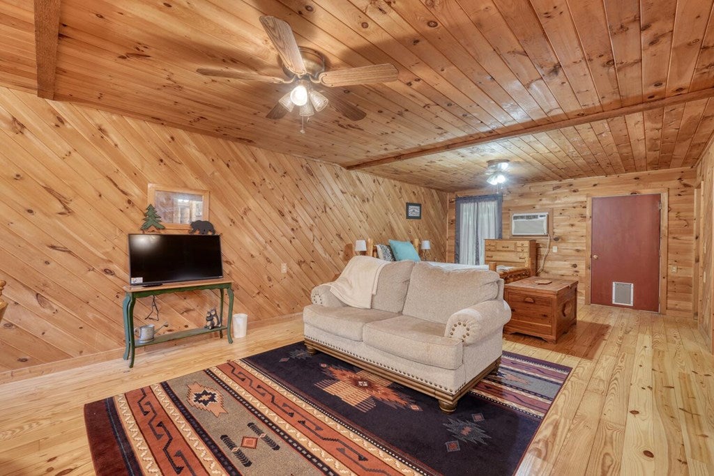 Blairsville, Georgia, 30512, United States, 3 Bedrooms Bedrooms, ,4 BathroomsBathrooms,Residential,Active,1877837
