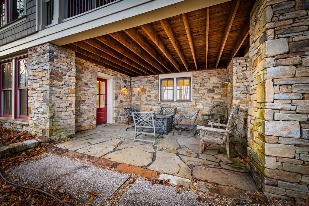 Murphy, North Carolina, 28906, United States, 5 Bedrooms Bedrooms, ,6 BathroomsBathrooms,Residential,Active,2000202