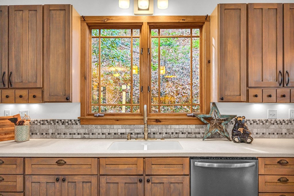 Cherry Log, Georgia, 30522, United States, 4 Bedrooms Bedrooms, ,5 BathroomsBathrooms,Residential,Active,1959948