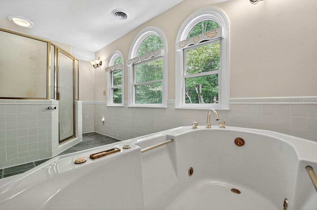 Ellijay, Georgia, 30536, United States, 3 Bedrooms Bedrooms, ,5 BathroomsBathrooms,Residential,Active,1926905