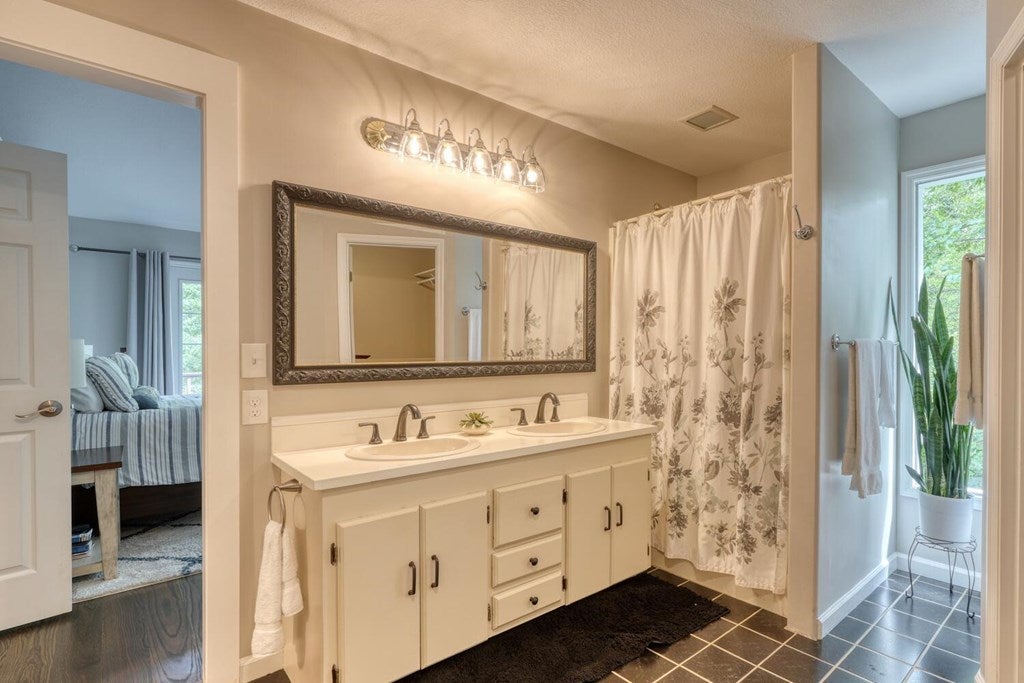 Blairsville, Georgia, 30512, United States, 4 Bedrooms Bedrooms, ,4 BathroomsBathrooms,Residential,Active,1920254