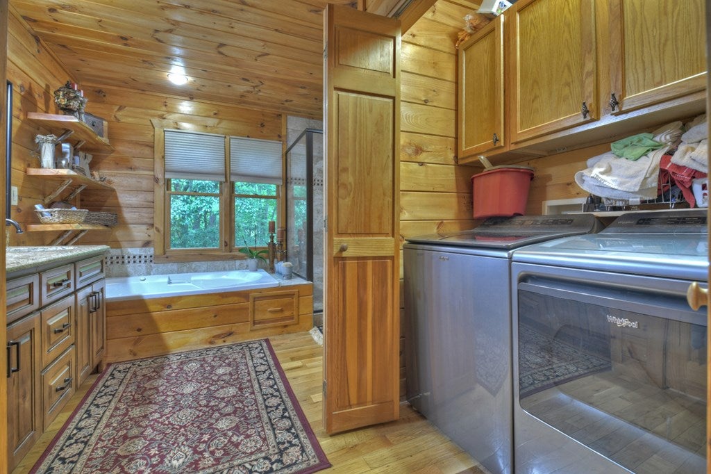 Morganton, Georgia, 30560, United States, 4 Bedrooms Bedrooms, ,6 BathroomsBathrooms,Residential,Active,1944072