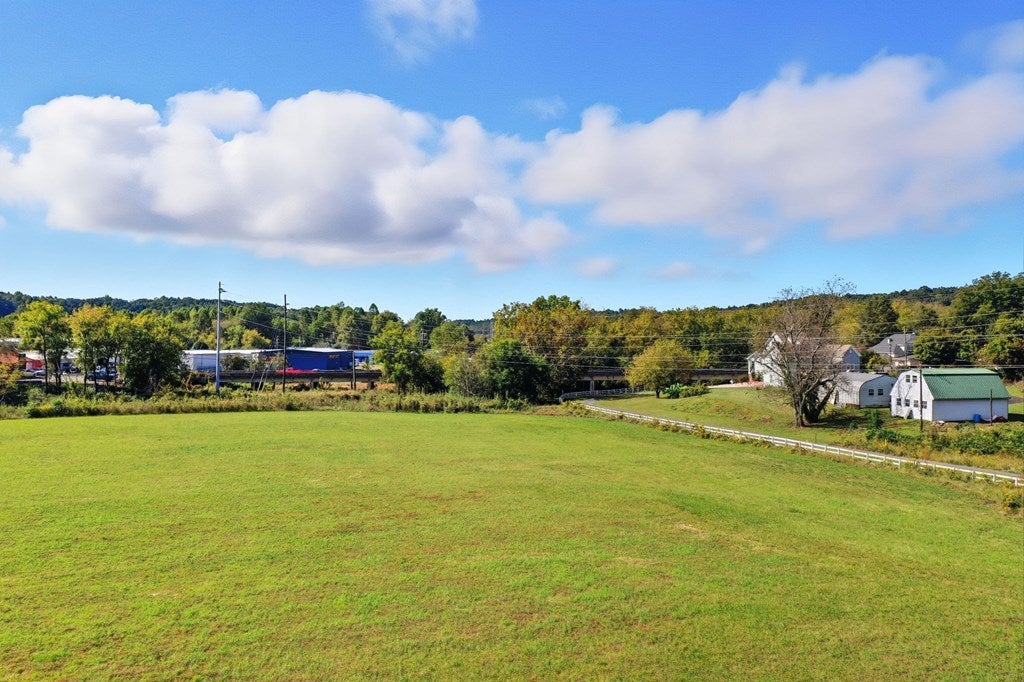 Ellijay, Georgia, 30540, United States, 4 Bedrooms Bedrooms, ,4 BathroomsBathrooms,Residential,Active,1954327