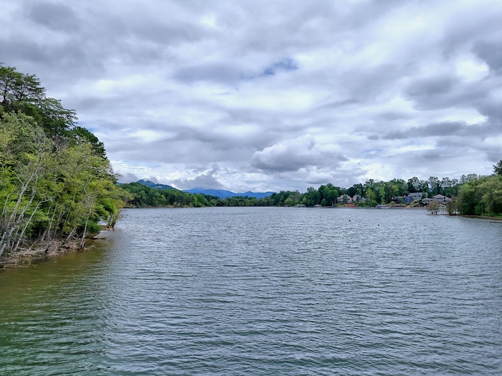 Hiawassee, Georgia, 30546, United States, 2 Bedrooms Bedrooms, ,3 BathroomsBathrooms,Residential,Active,1914805