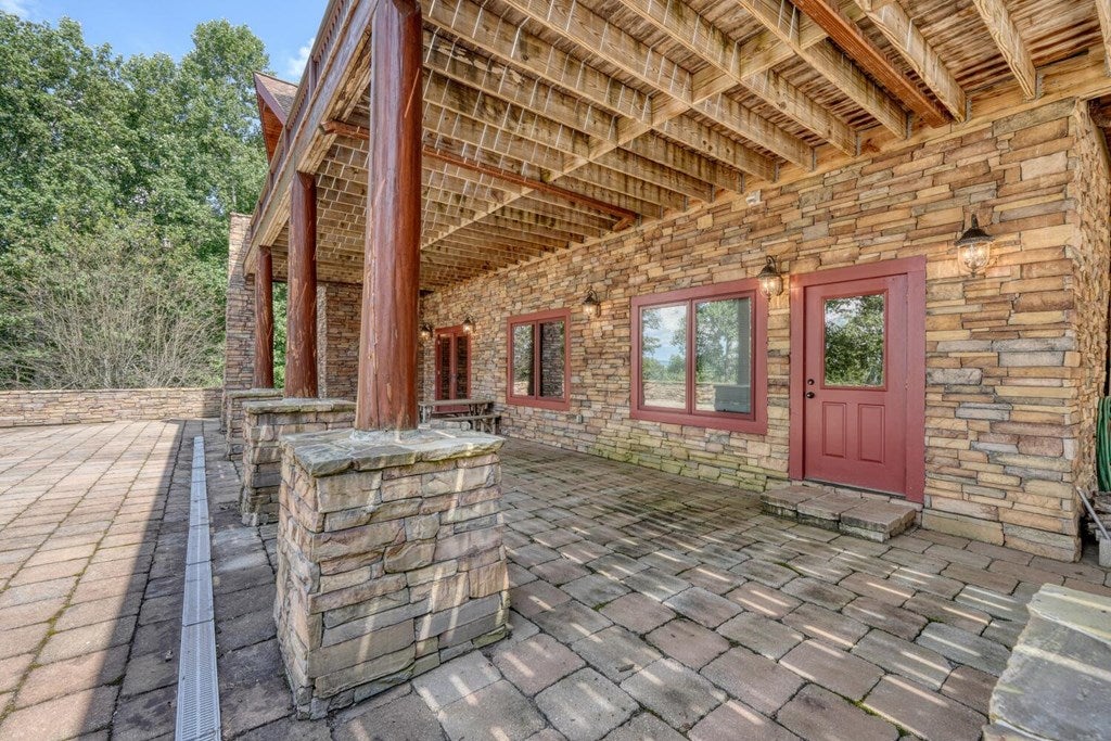 Blairsville, Georgia, 30512, United States, 4 Bedrooms Bedrooms, ,6 BathroomsBathrooms,Residential,Active,1934771